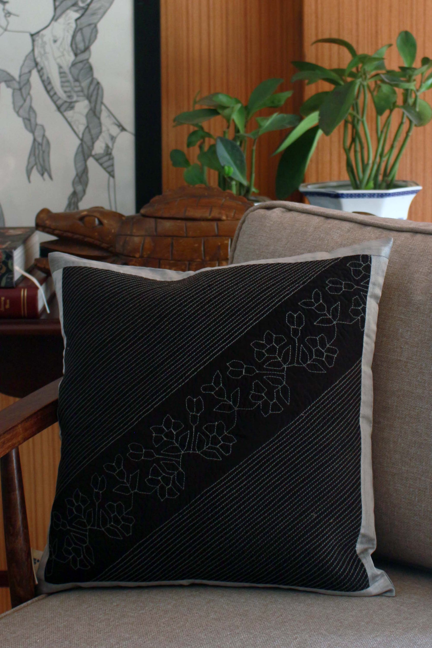 STITCHLINE FLORAL CUSHION