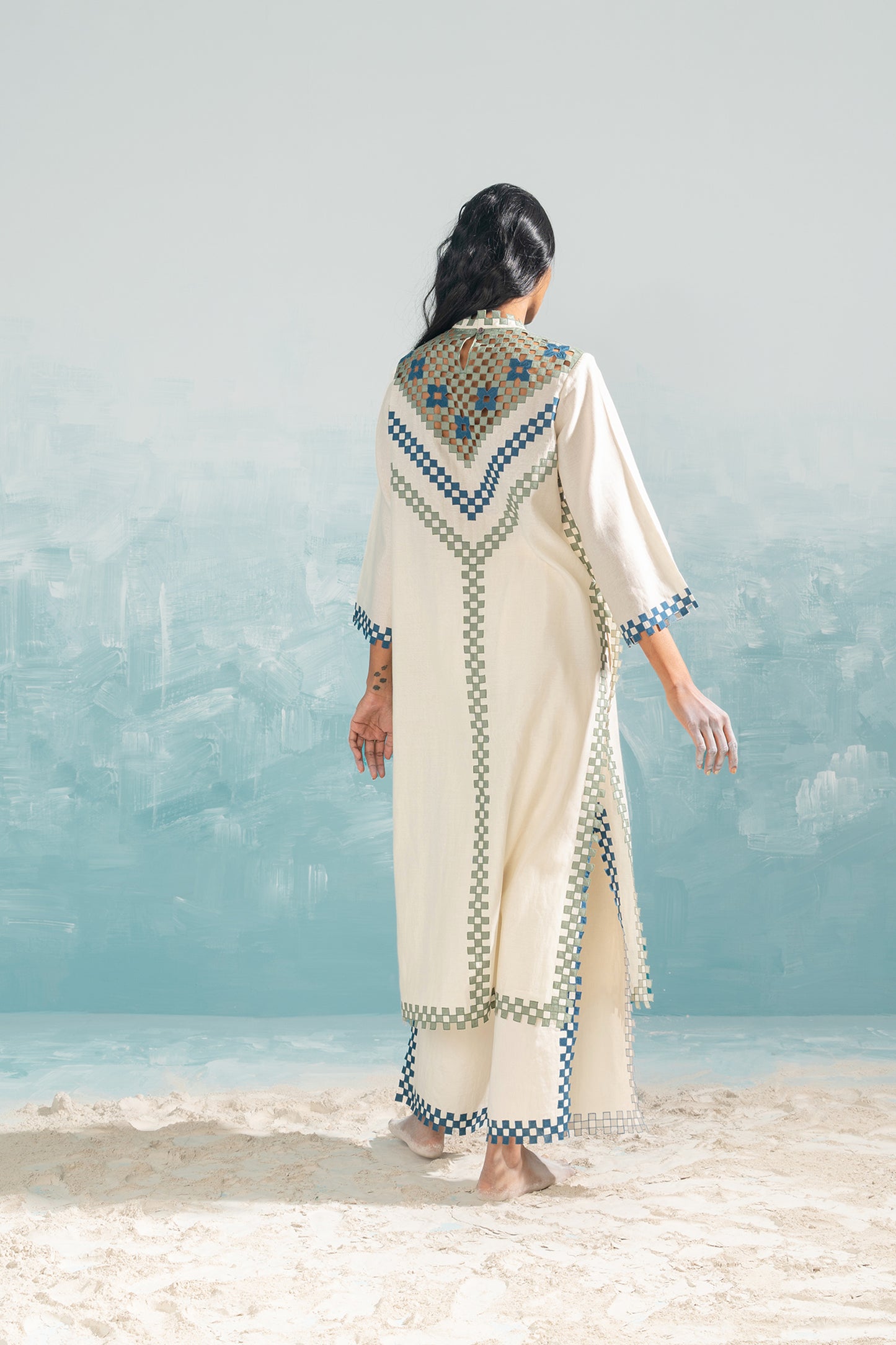 NILE CUTWORK STRAIGHT KAMEEZ