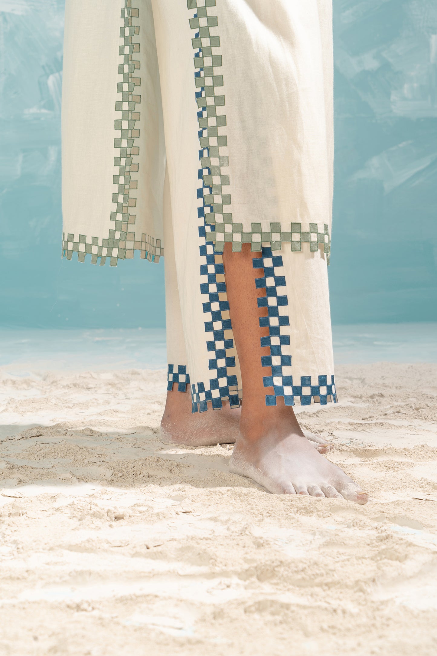 NILE CUTWORK STRAIGHT KAMEEZ