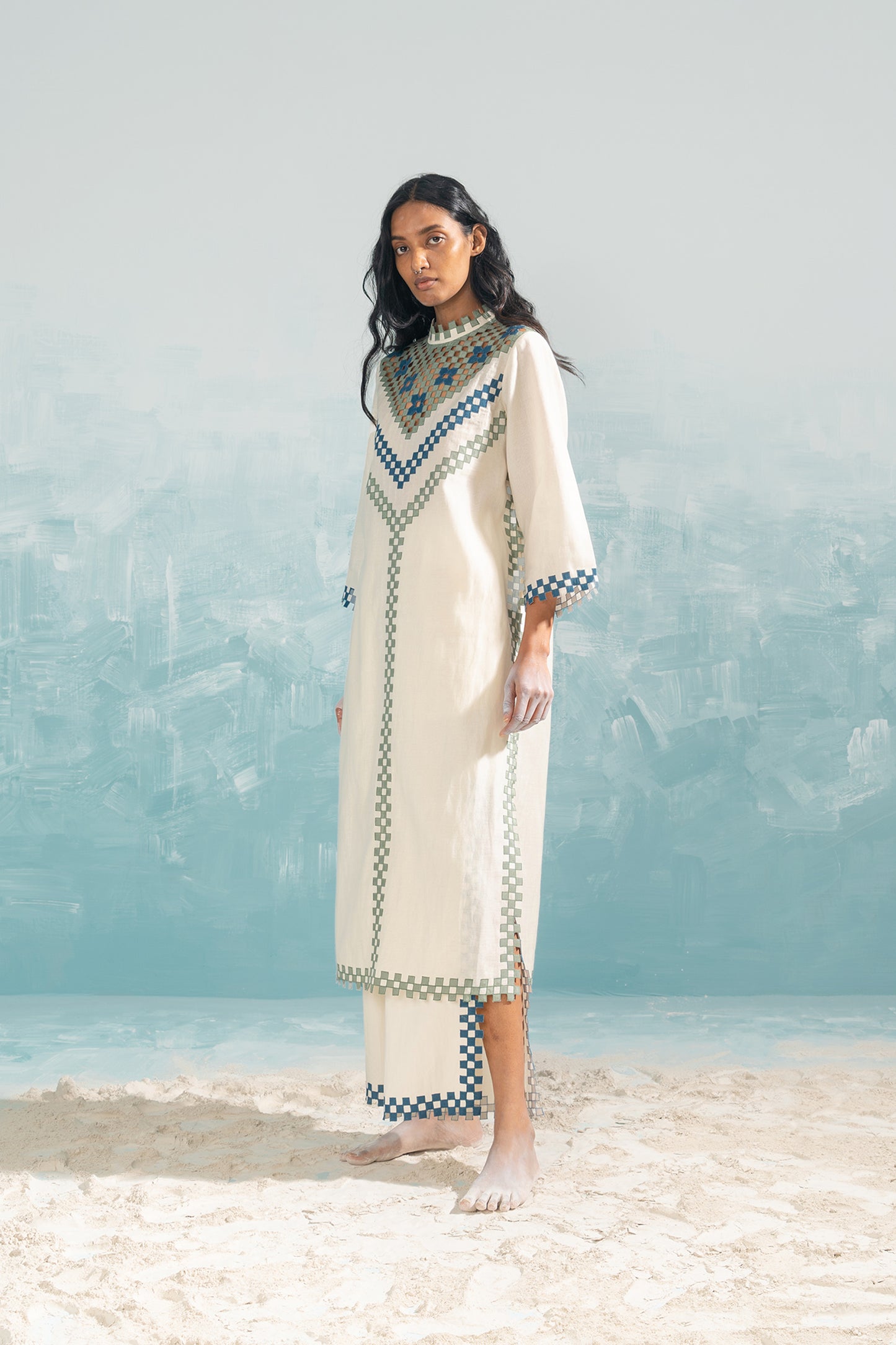 NILE CUTWORK STRAIGHT KAMEEZ