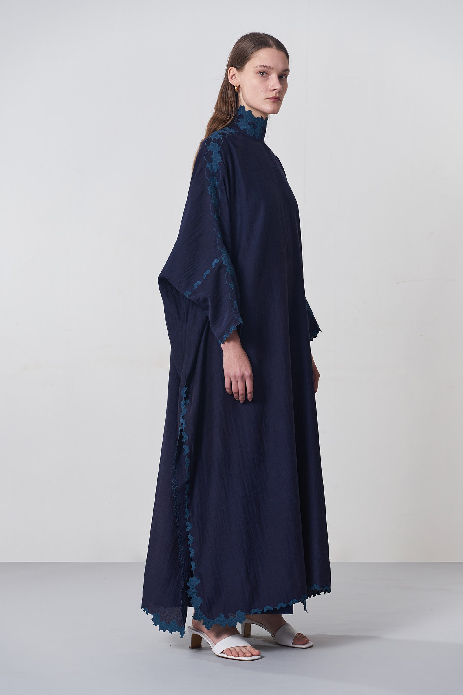 CUTWORK TABLEMAT KAFTAN